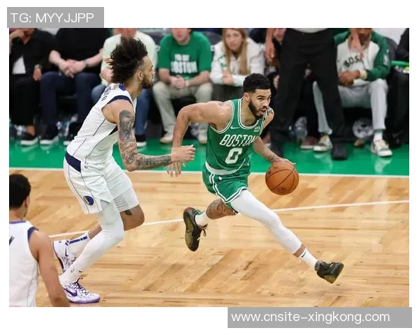 莱夫利休赛期专注提升传球能力全力打磨触球手感力求更上一层楼 莱夫利休赛期专注提升传球能力全力打磨触球手感力求更上一层楼