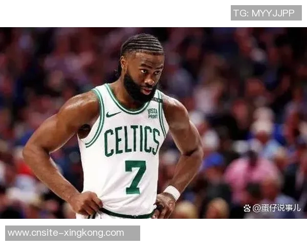 杰伦布朗连续9场比赛得分30平伯德队史纪录展现超强实力